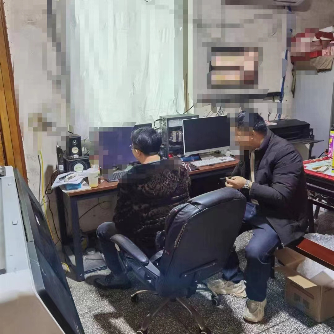 一臺喜標(biāo)，吊牌菲林打印機(jī)安裝完成