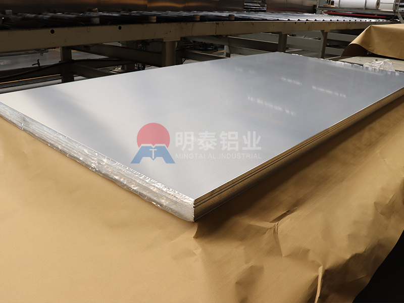 明泰鋁業(yè)6061鋁板 規(guī)格齊全 國標(biāo)T6/O態(tài)覆膜鋁板